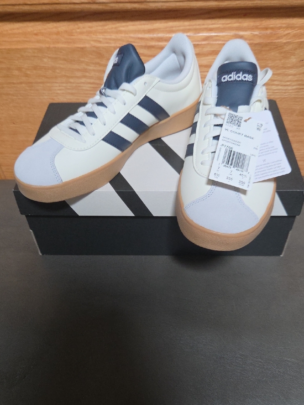 Adidas Woman VL Court Base  Retro Gum Sole Sneakers Size 8.5 New In Box